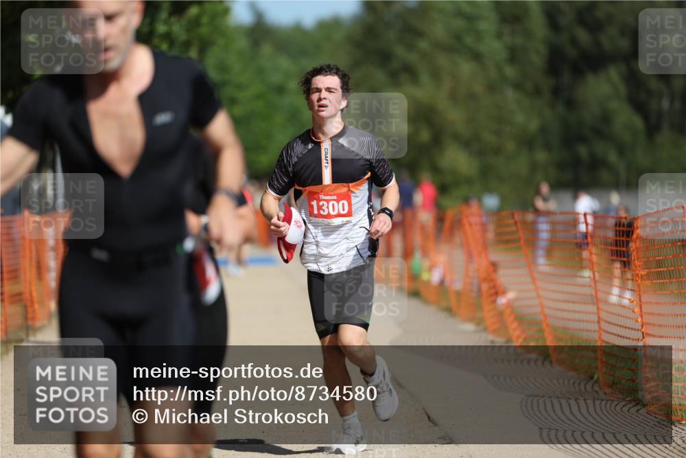 07.09.2025 - 19. Norderstedt Triathlon Michael Strokosch http://msf.ph/oto/8734580 07.09.2025 12:18:30 Laufen 237, 822, 1300, 1313, 1372 meine-sportfotos.de