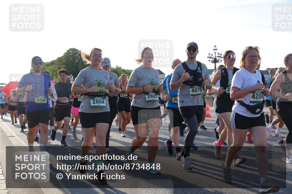07.09.2025 - BARMER Alsterlauf Yannick Fuchs http://msf.ph/oto/8734848 07.09.2025 09:08:19 Laufen 4324, 4966, 761, 43, 2807, 3325, 2804, 30, 4878, 4284 meine-sportfotos.de