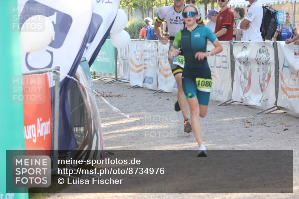 07.09.2025 - 19. Norderstedt Triathlon Luisa Fischer http://msf.ph/oto/8734976 07.09.2025 16:34:40 Ziel 1080, 1587, 1590 meine-sportfotos.de