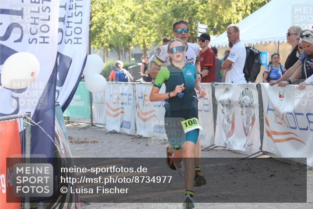 07.09.2025 - 19. Norderstedt Triathlon Luisa Fischer http://msf.ph/oto/8734977 07.09.2025 16:34:41 Ziel 1080, 1587, 1590 meine-sportfotos.de