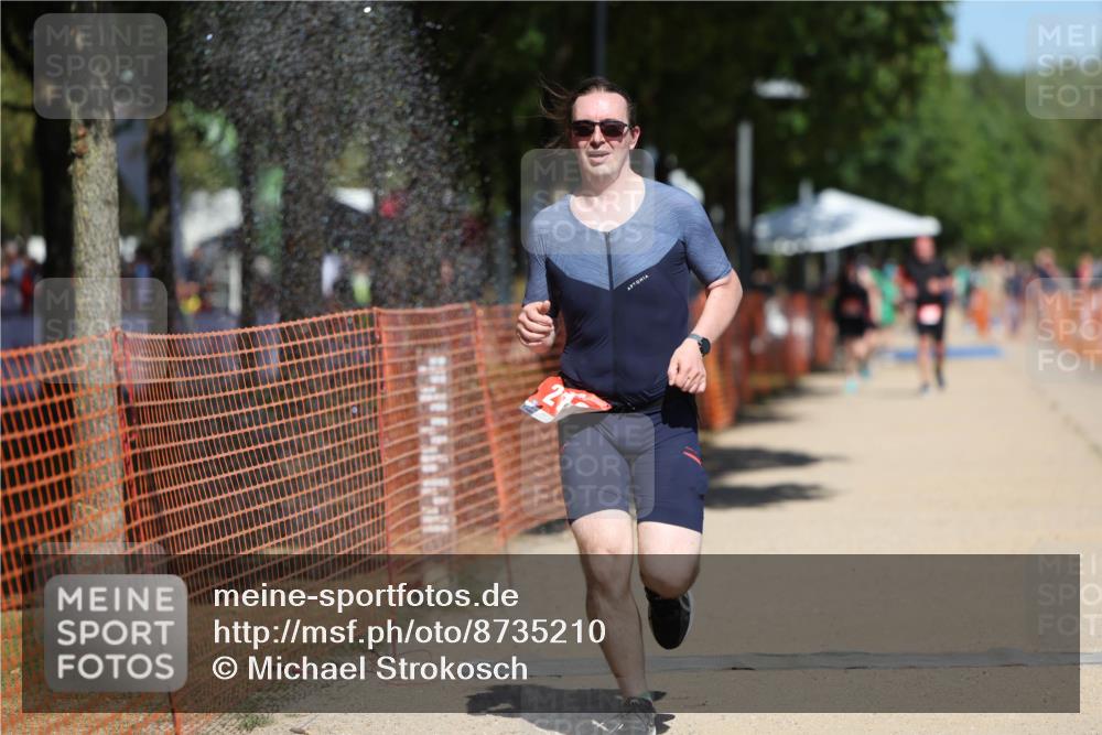 07.09.2025 - 19. Norderstedt Triathlon Michael Strokosch http://msf.ph/oto/8735210 07.09.2025 13:01:35 Laufen 210, 250 meine-sportfotos.de