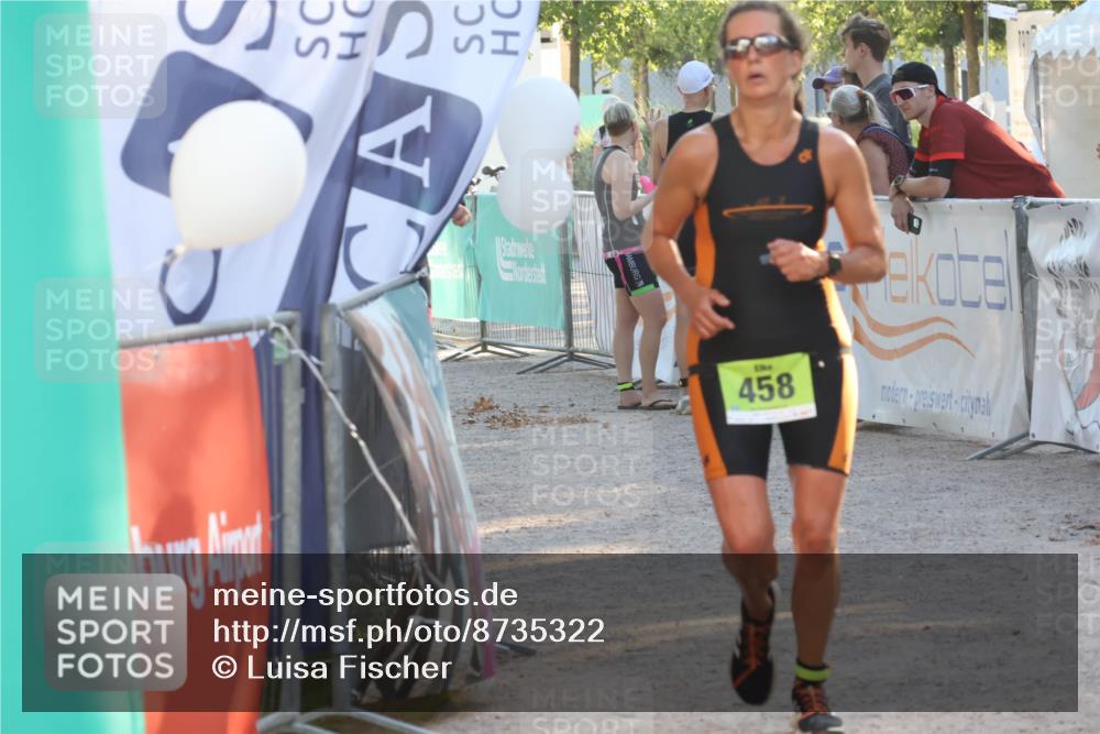 07.09.2025 - 19. Norderstedt Triathlon Luisa Fischer http://msf.ph/oto/8735322 07.09.2025 16:36:59 Ziel 458, 1565, 1571 meine-sportfotos.de