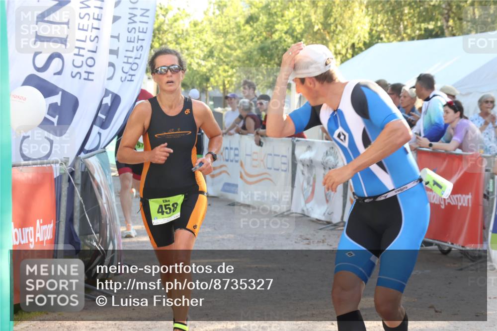 07.09.2025 - 19. Norderstedt Triathlon Luisa Fischer http://msf.ph/oto/8735327 07.09.2025 16:37:00 Ziel 458, 1565, 1571 meine-sportfotos.de