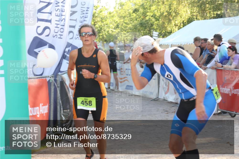 07.09.2025 - 19. Norderstedt Triathlon Luisa Fischer http://msf.ph/oto/8735329 07.09.2025 16:37:00 Ziel 458, 1565, 1571 meine-sportfotos.de