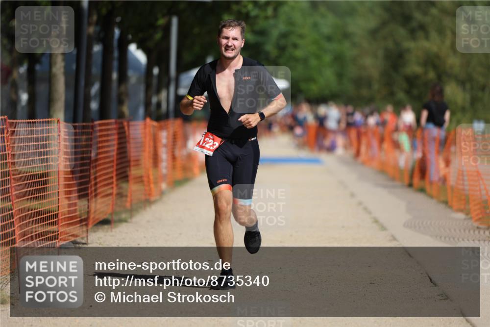 07.09.2025 - 19. Norderstedt Triathlon Michael Strokosch http://msf.ph/oto/8735340 07.09.2025 12:20:20 Laufen 1223 meine-sportfotos.de