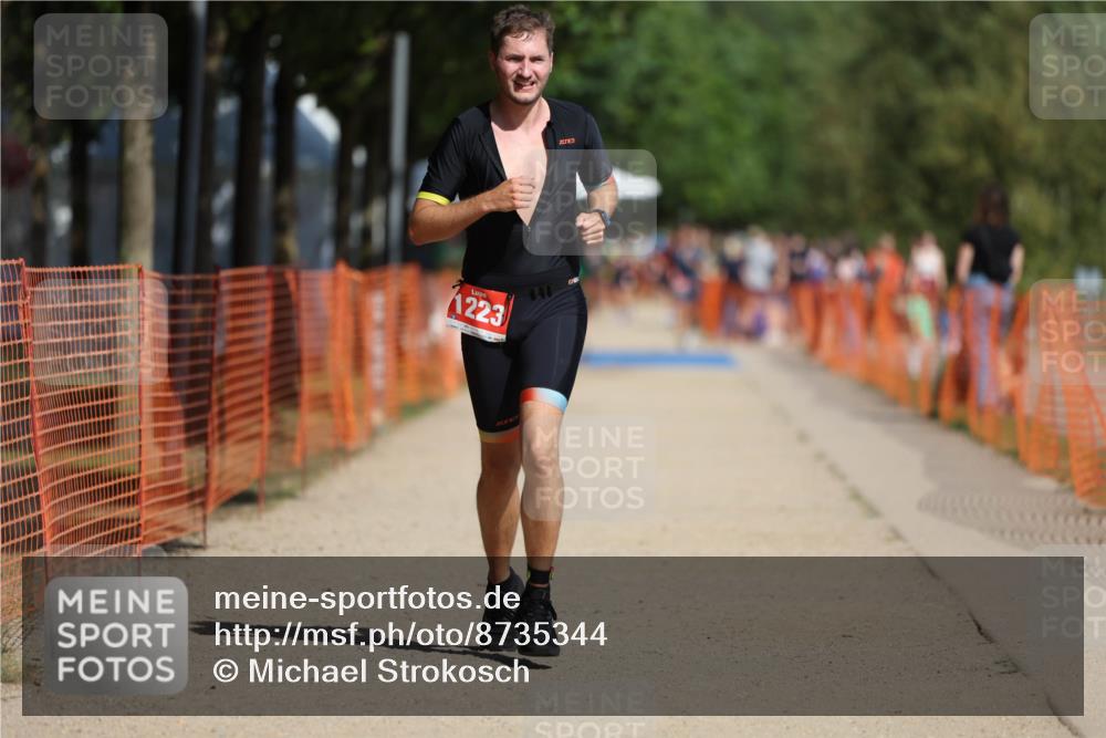 07.09.2025 - 19. Norderstedt Triathlon Michael Strokosch http://msf.ph/oto/8735344 07.09.2025 12:20:21 Laufen 1223 meine-sportfotos.de