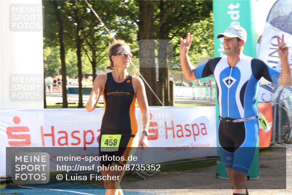 07.09.2025 - 19. Norderstedt Triathlon Luisa Fischer http://msf.ph/oto/8735352 07.09.2025 16:37:02 Ziel 458, 1565, 1571 meine-sportfotos.de