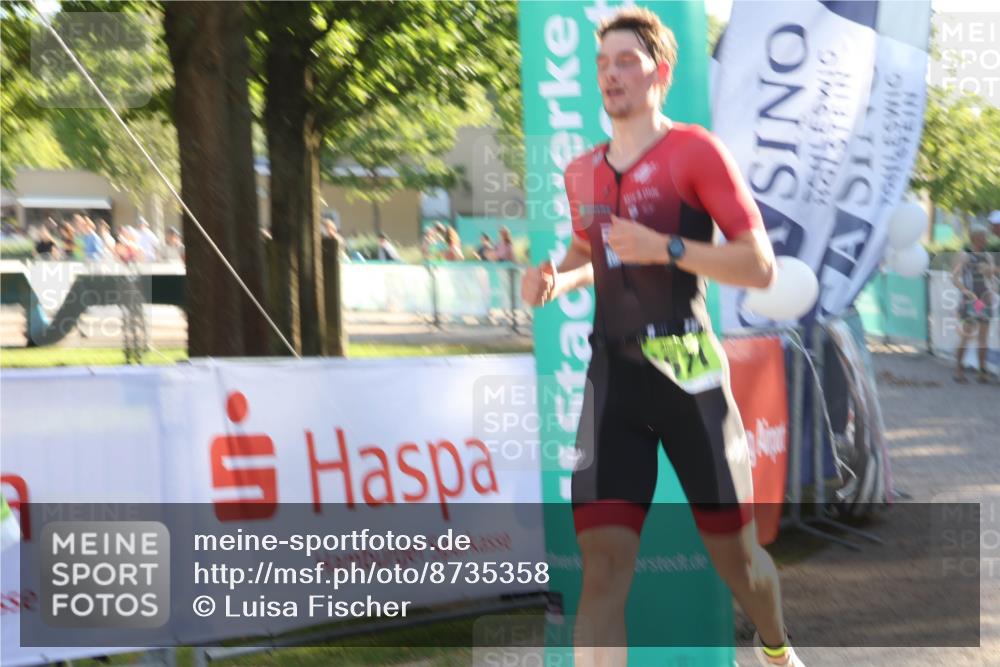 07.09.2025 - 19. Norderstedt Triathlon Luisa Fischer http://msf.ph/oto/8735358 07.09.2025 16:37:04 Ziel 458, 1565, 1571 meine-sportfotos.de