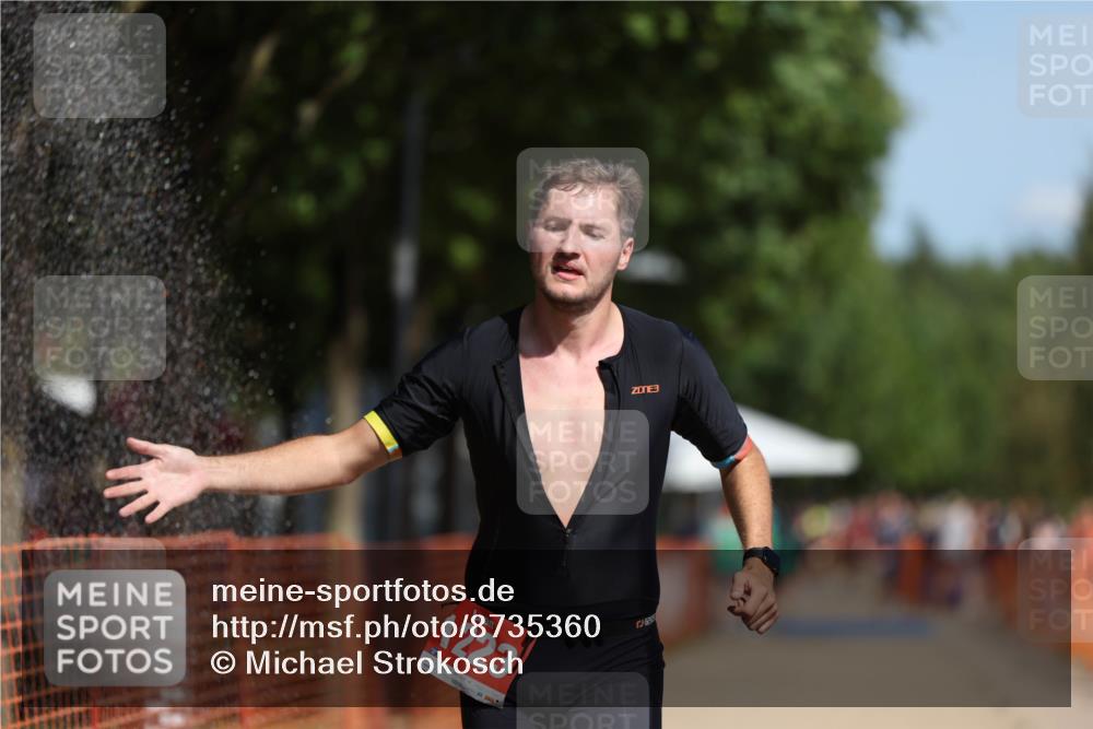 07.09.2025 - 19. Norderstedt Triathlon Michael Strokosch http://msf.ph/oto/8735360 07.09.2025 12:20:23 Laufen 1223 meine-sportfotos.de