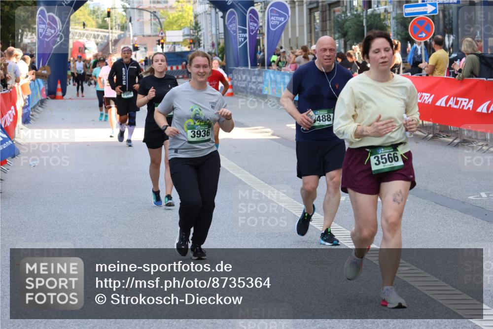 07.09.2025 - BARMER Alsterlauf Strokosch-Dieckow http://msf.ph/oto/8735364 07.09.2025 10:20:00 Ziel 2928, 2983, 3672, 4393, 4394, 4414, 4774, 5331, 5332 meine-sportfotos.de
