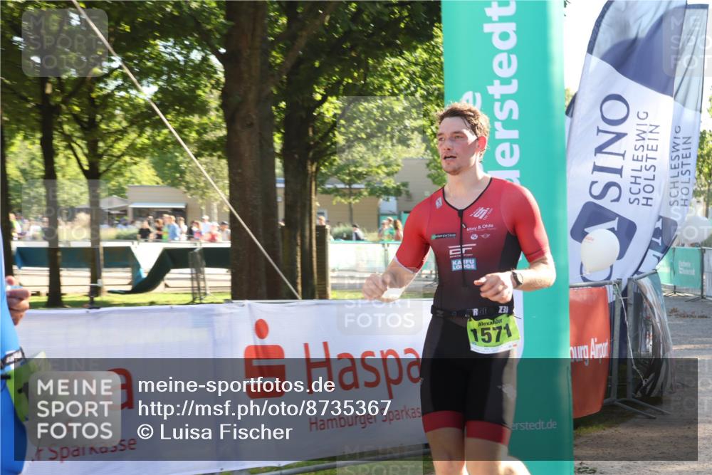 07.09.2025 - 19. Norderstedt Triathlon Luisa Fischer http://msf.ph/oto/8735367 07.09.2025 16:37:04 Ziel 458, 1565, 1571 meine-sportfotos.de