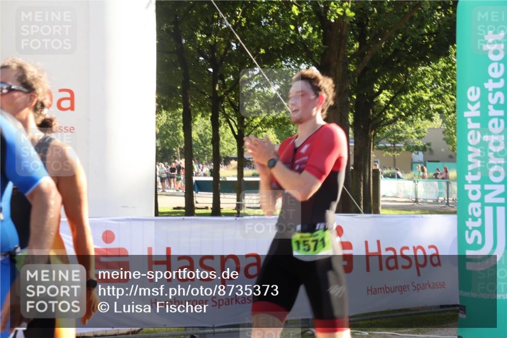 07.09.2025 - 19. Norderstedt Triathlon Luisa Fischer http://msf.ph/oto/8735373 07.09.2025 16:37:05 Ziel 458, 1565, 1571 meine-sportfotos.de