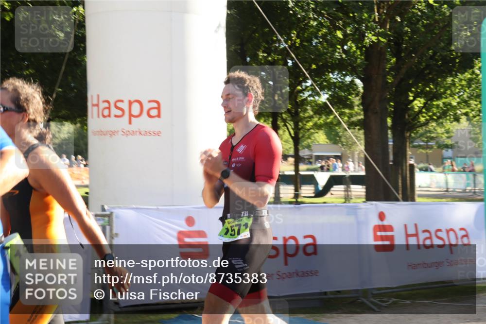 07.09.2025 - 19. Norderstedt Triathlon Luisa Fischer http://msf.ph/oto/8735383 07.09.2025 16:37:05 Ziel 458, 1565, 1571 meine-sportfotos.de