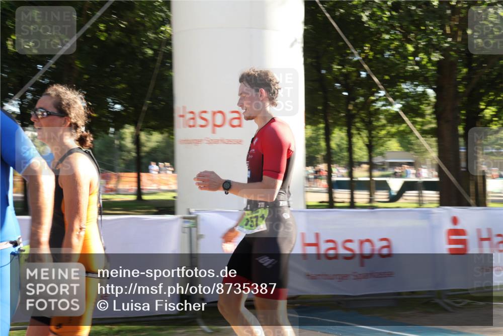 07.09.2025 - 19. Norderstedt Triathlon Luisa Fischer http://msf.ph/oto/8735387 07.09.2025 16:37:06 Ziel 458, 1565, 1571 meine-sportfotos.de