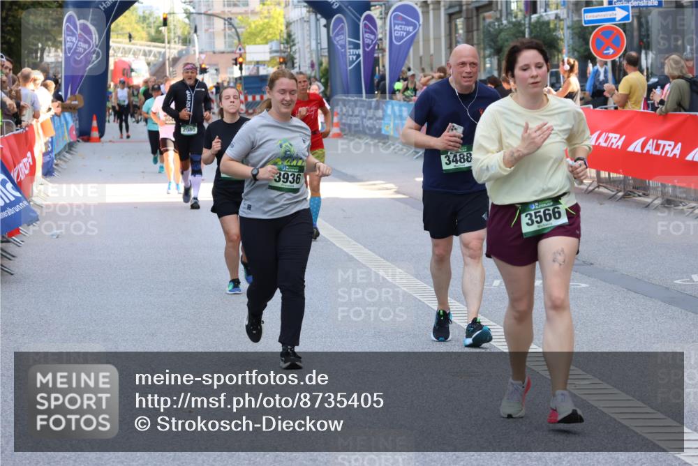 07.09.2025 - BARMER Alsterlauf Strokosch-Dieckow http://msf.ph/oto/8735405 07.09.2025 10:20:00 Ziel 2928, 2983, 3672, 4393, 4394, 4414, 4774, 5331, 5332 meine-sportfotos.de