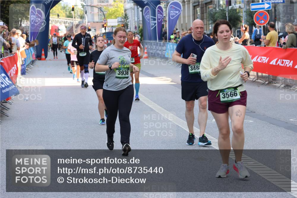 07.09.2025 - BARMER Alsterlauf Strokosch-Dieckow http://msf.ph/oto/8735440 07.09.2025 10:20:00 Ziel 2928, 2983, 3672, 4393, 4394, 4414, 4774, 5331, 5332 meine-sportfotos.de