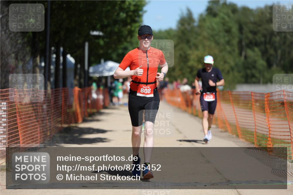 07.09.2025 - 19. Norderstedt Triathlon Michael Strokosch http://msf.ph/oto/8735452 07.09.2025 13:02:05 Laufen 700, 750, 808 meine-sportfotos.de