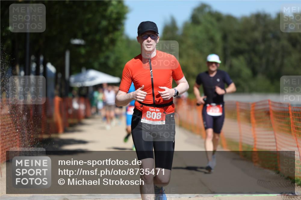 07.09.2025 - 19. Norderstedt Triathlon Michael Strokosch http://msf.ph/oto/8735471 07.09.2025 13:02:06 Laufen 700, 750, 808 meine-sportfotos.de