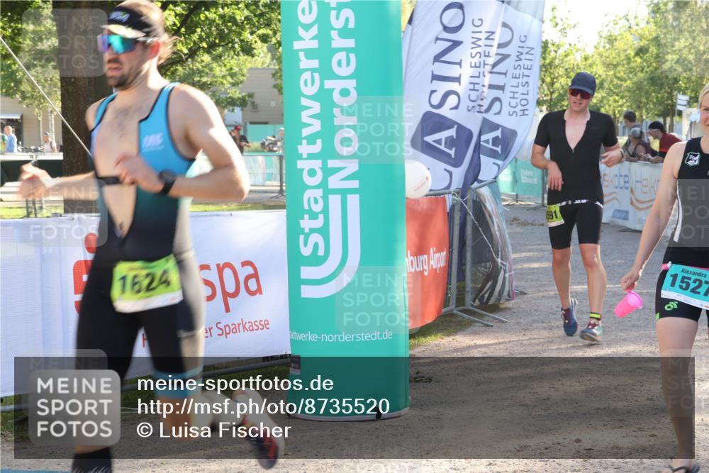 07.09.2025 - 19. Norderstedt Triathlon Luisa Fischer http://msf.ph/oto/8735520 07.09.2025 16:37:25 Ziel 1527, 1533, 1591, 1624 meine-sportfotos.de