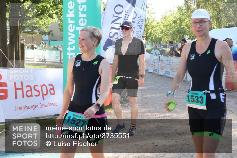 07.09.2025 - 19. Norderstedt Triathlon Luisa Fischer http://msf.ph/oto/8735551 07.09.2025 16:37:28 Ziel 1527, 1533, 1591, 1624 meine-sportfotos.de