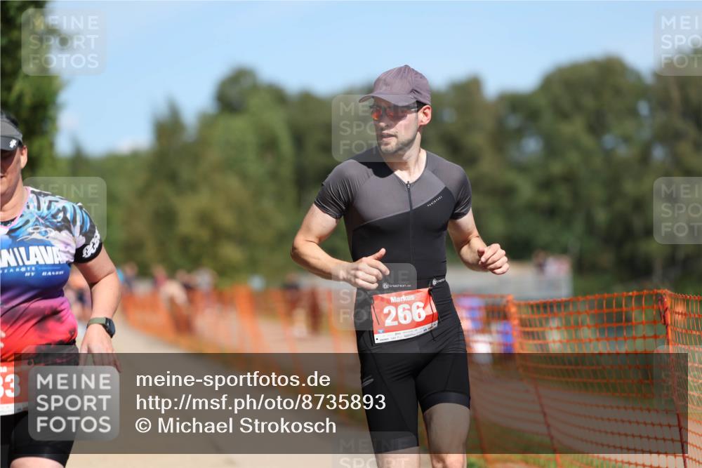 07.09.2025 - 19. Norderstedt Triathlon Michael Strokosch http://msf.ph/oto/8735893 07.09.2025 13:03:02 Laufen 233, 266 meine-sportfotos.de