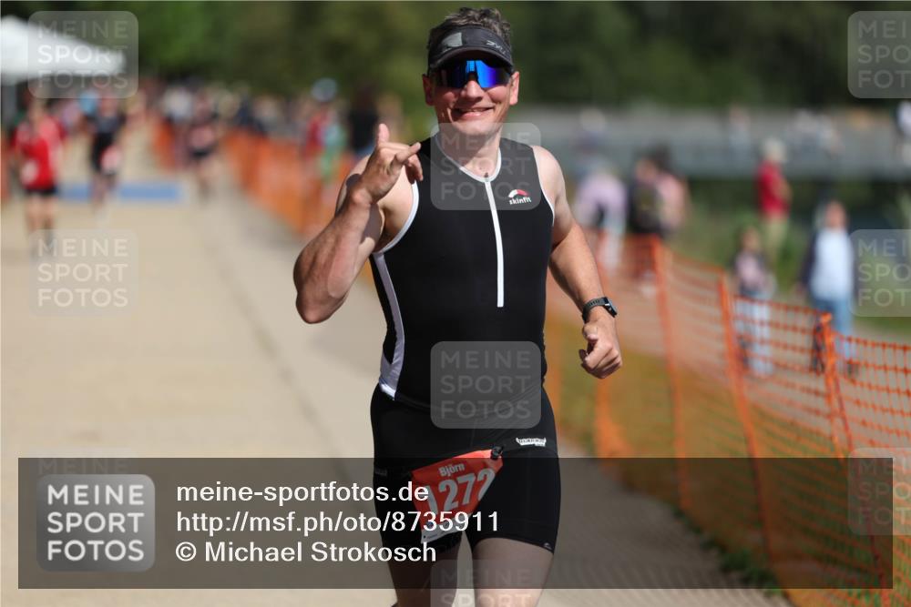 07.09.2025 - 19. Norderstedt Triathlon Michael Strokosch http://msf.ph/oto/8735911 07.09.2025 12:22:26 Laufen 731, 1272 meine-sportfotos.de
