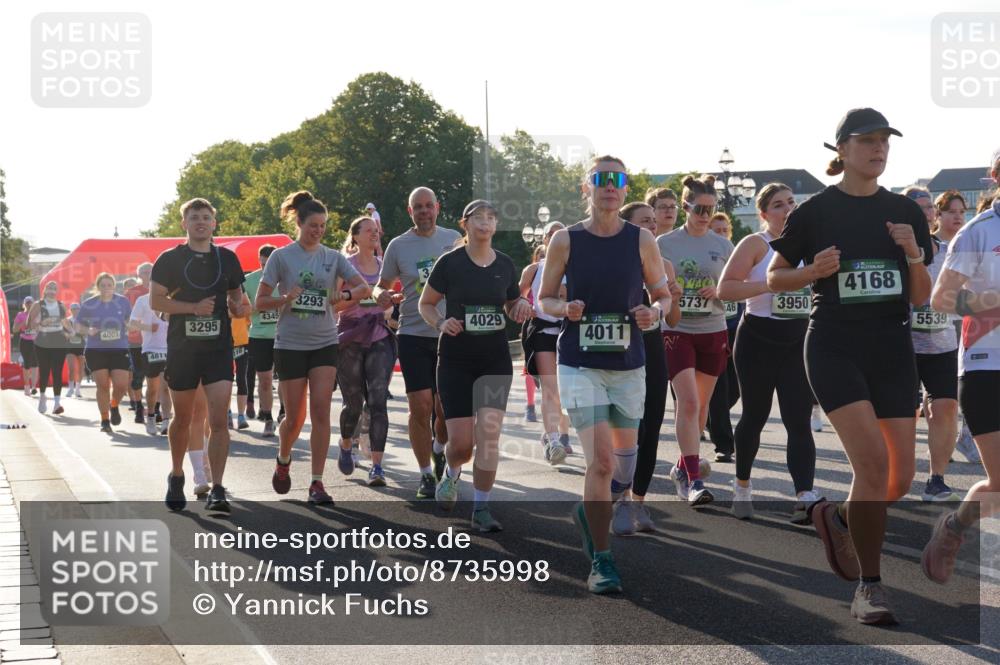 07.09.2025 - BARMER Alsterlauf Yannick Fuchs http://msf.ph/oto/8735998 07.09.2025 09:09:00 Laufen 4001, 4811, 3295, 316, 3293, 4345, 4029, 4011, 5737, 46, 3950, 4168, 5539 meine-sportfotos.de