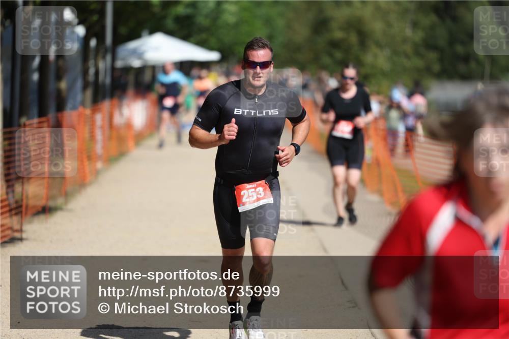 07.09.2025 - 19. Norderstedt Triathlon Michael Strokosch http://msf.ph/oto/8735999 07.09.2025 12:22:41 Laufen 253, 830, 1229, 1244 meine-sportfotos.de