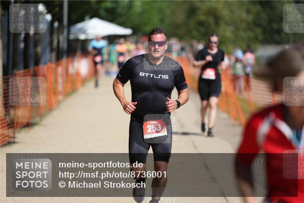07.09.2025 - 19. Norderstedt Triathlon Michael Strokosch http://msf.ph/oto/8736001 07.09.2025 12:22:41 Laufen 253, 830, 1229, 1244 meine-sportfotos.de