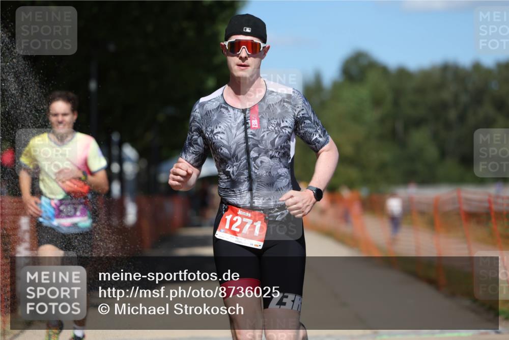 07.09.2025 - 19. Norderstedt Triathlon Michael Strokosch http://msf.ph/oto/8736025 07.09.2025 13:39:06 Laufen 357, 358, 1271 meine-sportfotos.de