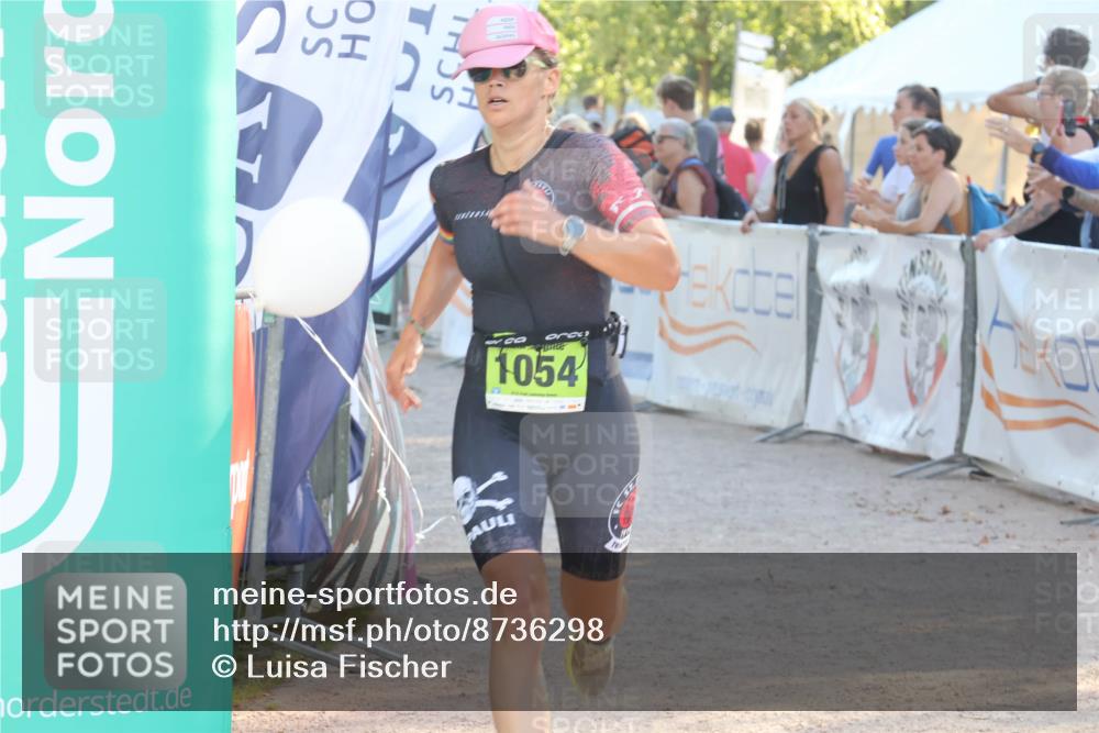 07.09.2025 - 19. Norderstedt Triathlon Luisa Fischer http://msf.ph/oto/8736298 07.09.2025 16:41:00 Ziel 1054 meine-sportfotos.de
