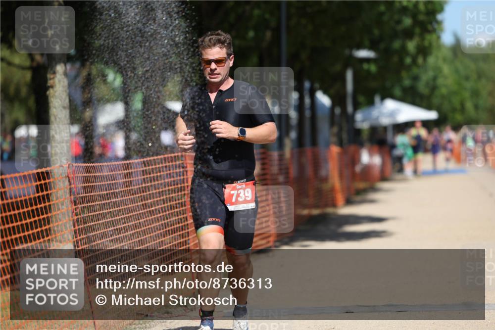 07.09.2025 - 19. Norderstedt Triathlon Michael Strokosch http://msf.ph/oto/8736313 07.09.2025 13:03:33 Laufen 724, 739 meine-sportfotos.de