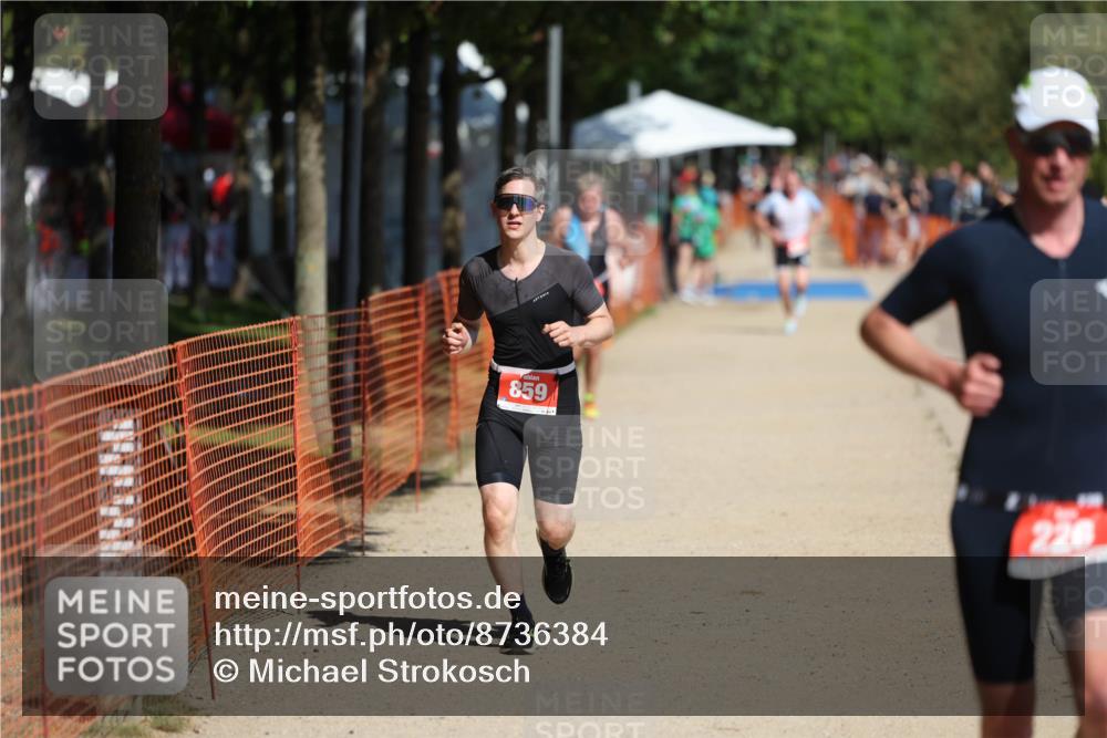 07.09.2025 - 19. Norderstedt Triathlon Michael Strokosch http://msf.ph/oto/8736384 07.09.2025 12:23:37 Laufen 226, 859 meine-sportfotos.de