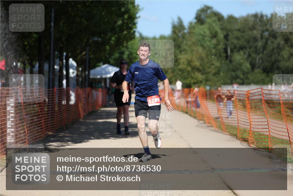 07.09.2025 - 19. Norderstedt Triathlon Michael Strokosch http://msf.ph/oto/8736530 07.09.2025 13:41:03 Laufen 211, 1299 meine-sportfotos.de