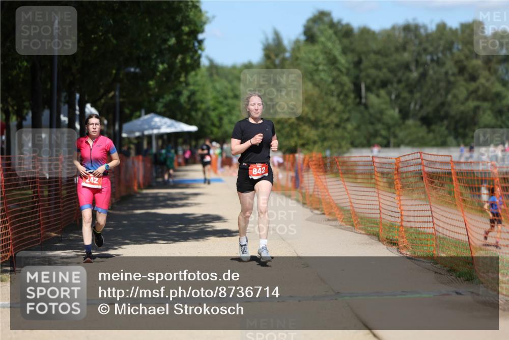 07.09.2025 - 19. Norderstedt Triathlon Michael Strokosch http://msf.ph/oto/8736714 07.09.2025 13:41:53 Laufen 242, 842 meine-sportfotos.de