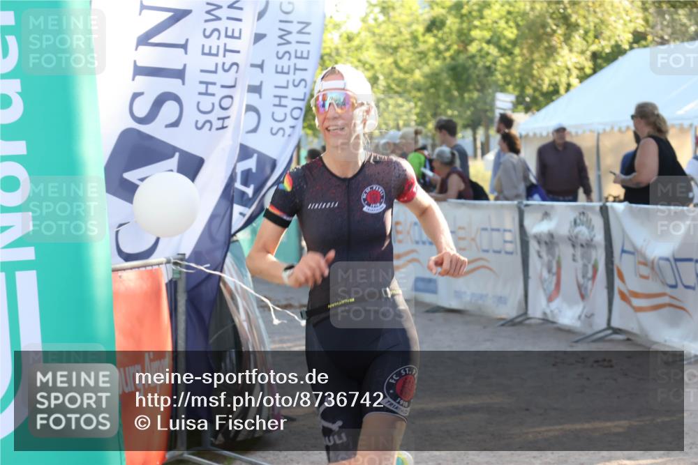 07.09.2025 - 19. Norderstedt Triathlon Luisa Fischer http://msf.ph/oto/8736742 07.09.2025 16:42:47 Ziel 1050 meine-sportfotos.de