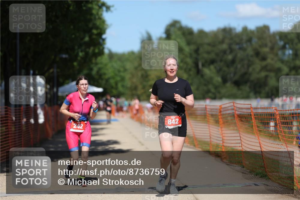07.09.2025 - 19. Norderstedt Triathlon Michael Strokosch http://msf.ph/oto/8736759 07.09.2025 13:41:55 Laufen 242, 842 meine-sportfotos.de