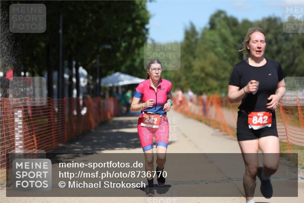 07.09.2025 - 19. Norderstedt Triathlon Michael Strokosch http://msf.ph/oto/8736770 07.09.2025 13:41:56 Laufen 242, 842 meine-sportfotos.de