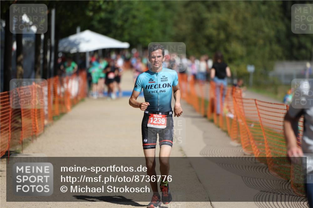 07.09.2025 - 19. Norderstedt Triathlon Michael Strokosch http://msf.ph/oto/8736776 07.09.2025 12:24:39 Laufen 826, 1239 meine-sportfotos.de