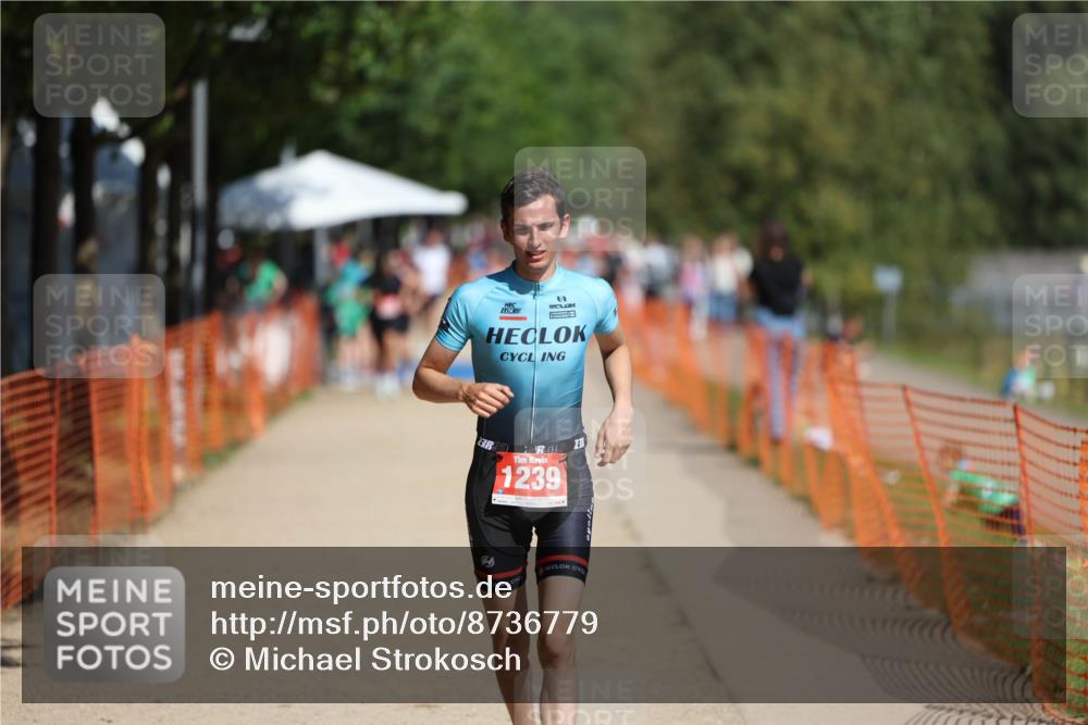 07.09.2025 - 19. Norderstedt Triathlon Michael Strokosch http://msf.ph/oto/8736779 07.09.2025 12:24:40 Laufen 826, 1239 meine-sportfotos.de