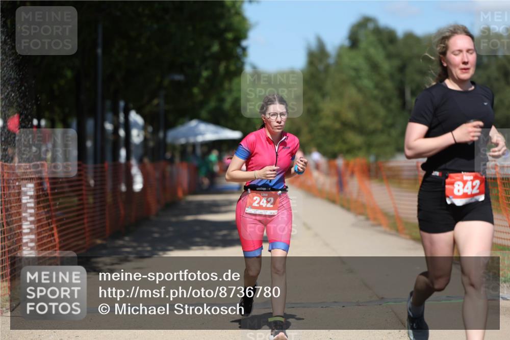 07.09.2025 - 19. Norderstedt Triathlon Michael Strokosch http://msf.ph/oto/8736780 07.09.2025 13:41:56 Laufen 242, 842 meine-sportfotos.de