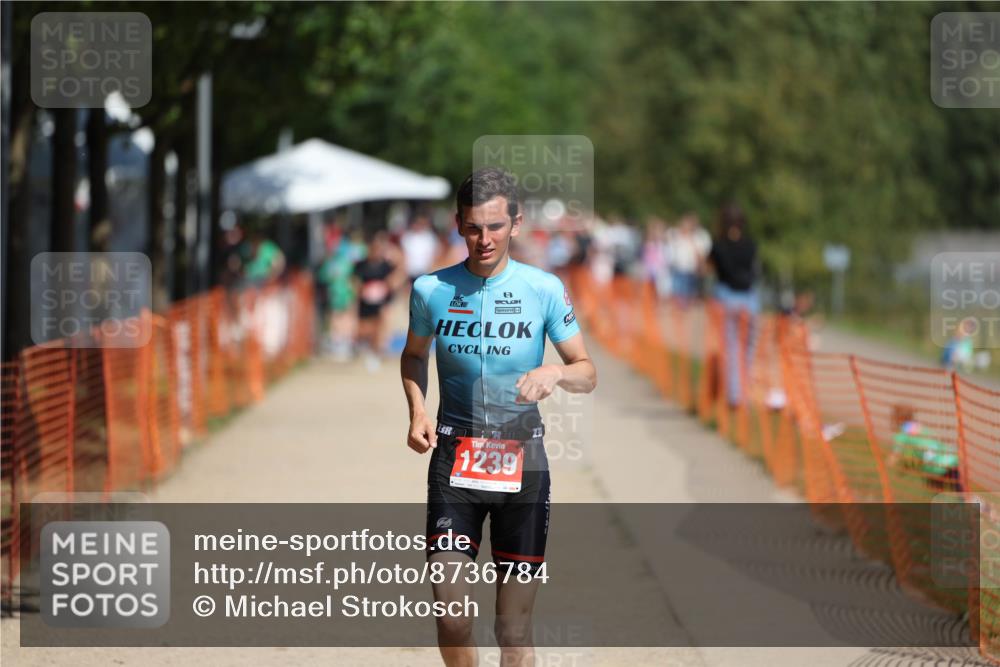 07.09.2025 - 19. Norderstedt Triathlon Michael Strokosch http://msf.ph/oto/8736784 07.09.2025 12:24:40 Laufen 826, 1239 meine-sportfotos.de