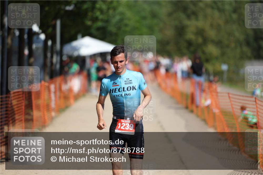 07.09.2025 - 19. Norderstedt Triathlon Michael Strokosch http://msf.ph/oto/8736788 07.09.2025 12:24:40 Laufen 826, 1239 meine-sportfotos.de