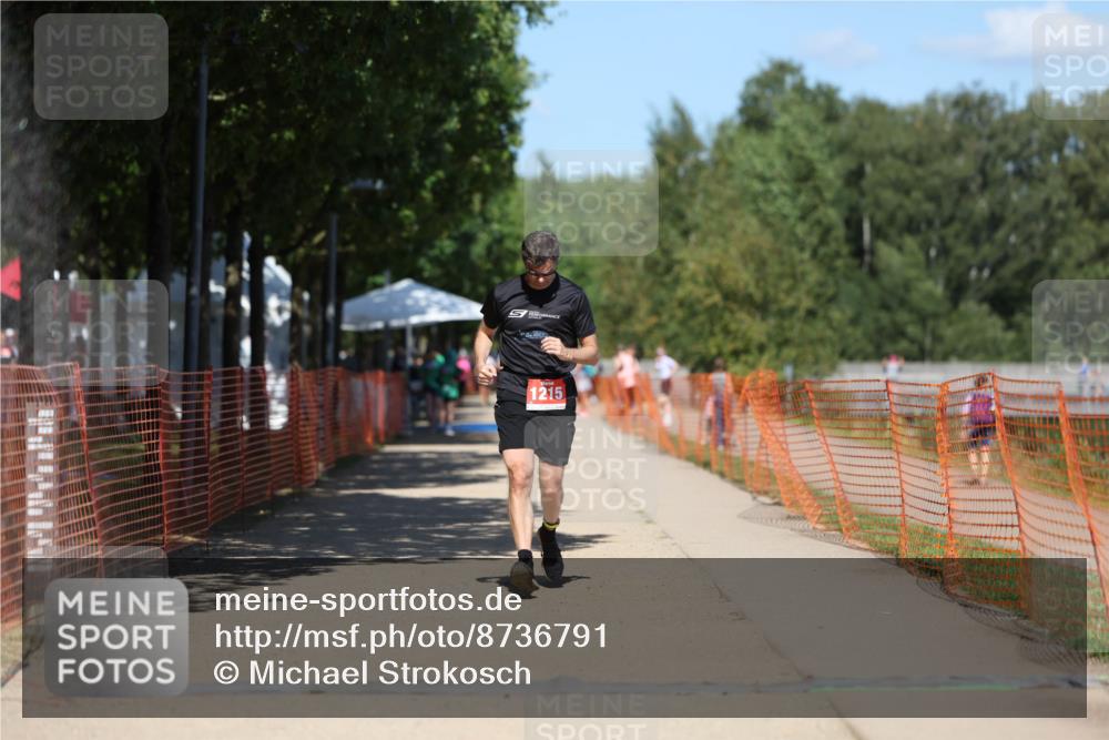 07.09.2025 - 19. Norderstedt Triathlon Michael Strokosch http://msf.ph/oto/8736791 07.09.2025 13:42:09 Laufen 1215 meine-sportfotos.de
