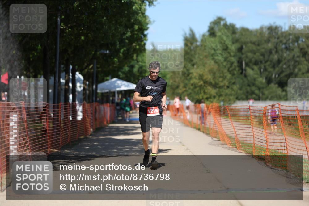 07.09.2025 - 19. Norderstedt Triathlon Michael Strokosch http://msf.ph/oto/8736798 07.09.2025 13:42:10 Laufen 1215 meine-sportfotos.de