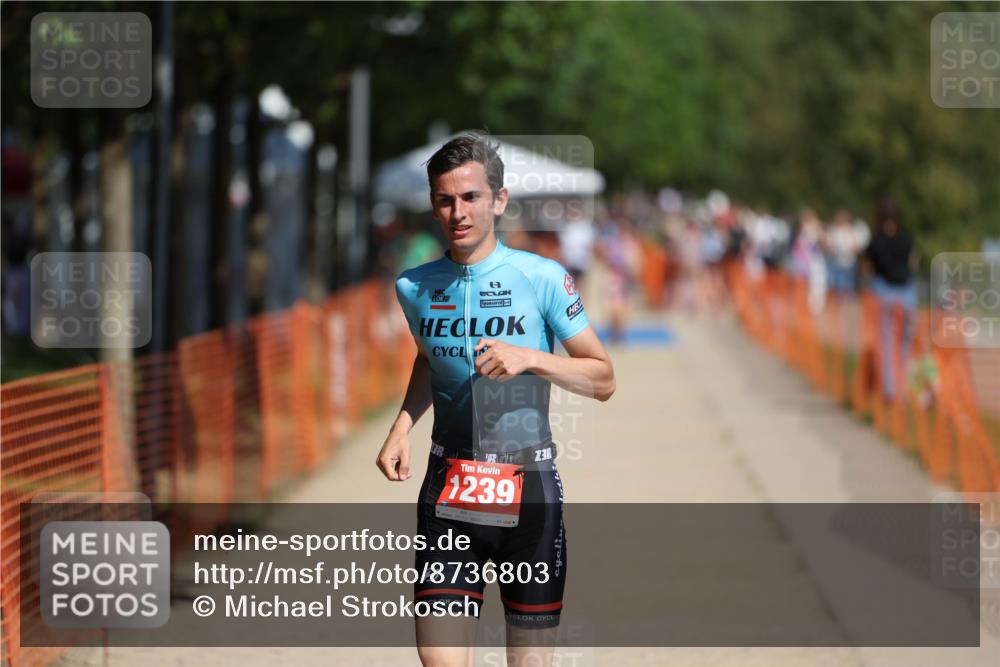 07.09.2025 - 19. Norderstedt Triathlon Michael Strokosch http://msf.ph/oto/8736803 07.09.2025 12:24:41 Laufen 826, 1239 meine-sportfotos.de