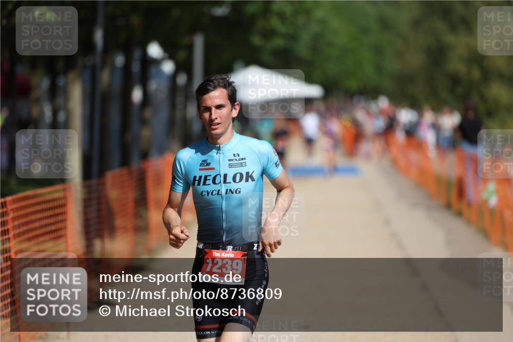 07.09.2025 - 19. Norderstedt Triathlon Michael Strokosch http://msf.ph/oto/8736809 07.09.2025 12:24:41 Laufen 826, 1239 meine-sportfotos.de