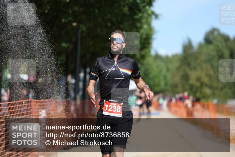 07.09.2025 - 19. Norderstedt Triathlon Michael Strokosch http://msf.ph/oto/8736858 07.09.2025 13:04:13 Laufen 1238 meine-sportfotos.de