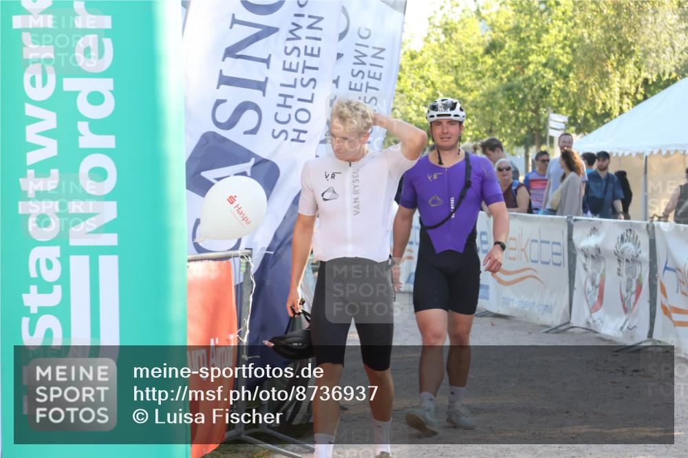 07.09.2025 - 19. Norderstedt Triathlon Luisa Fischer http://msf.ph/oto/8736937 07.09.2025 16:43:15 Ziel 1049, 1544, 1546 meine-sportfotos.de