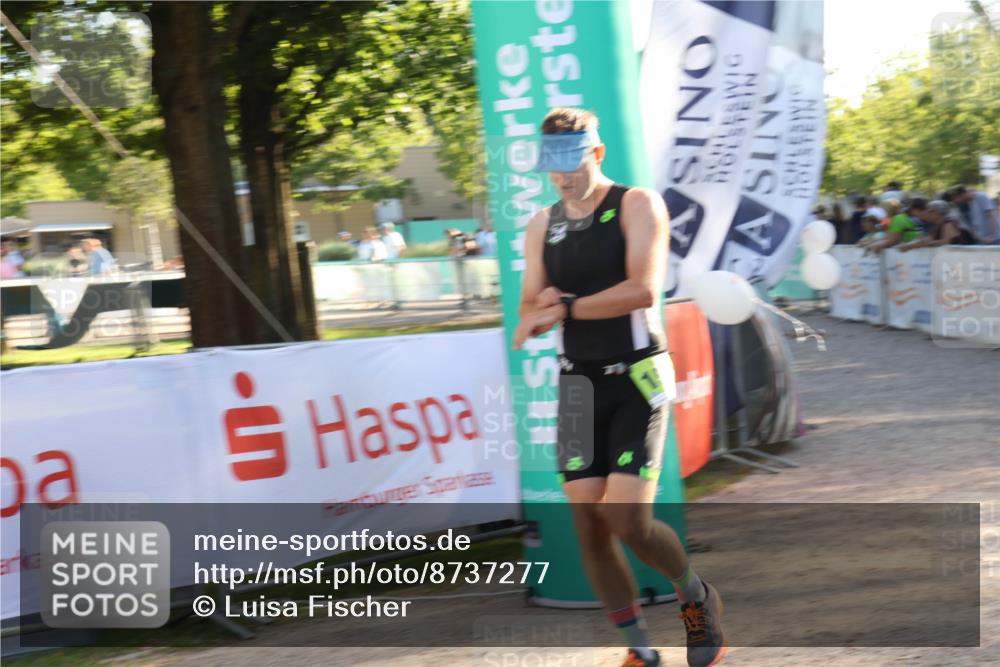 07.09.2025 - 19. Norderstedt Triathlon Luisa Fischer http://msf.ph/oto/8737277 07.09.2025 16:43:49 Ziel 1097, 1486, 1555 meine-sportfotos.de